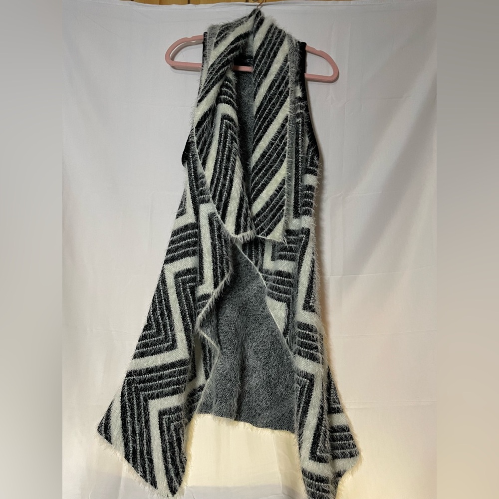 AKIRA Chic Black and White Textured Vest Cardigan